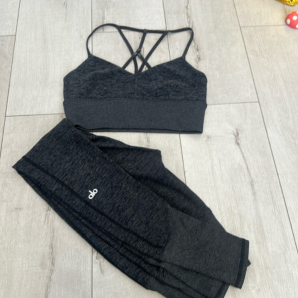 Alo yoga set size Small top and XS pant